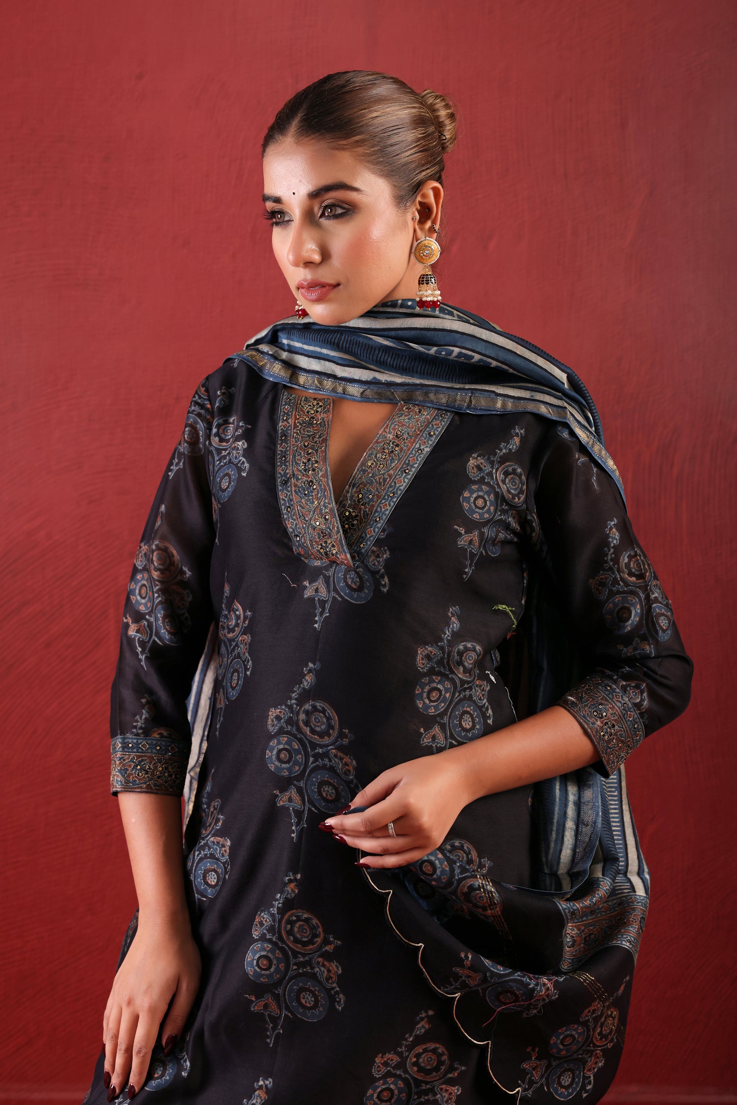 BLACK CHANDARI STRAIGHT LINE KURTA SET