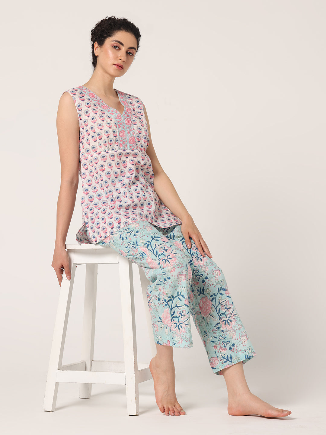 PINK-BLUE HAND BLOCK PRINTED SLEEVE LESS NIGHT SUIT