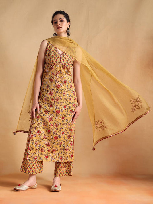 MUSTARD SLEEVE-LESS SUIT