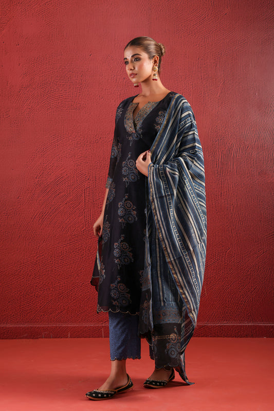 BLACK CHANDARI STRAIGHT LINE KURTA SET