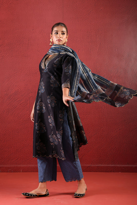 BLACK CHANDARI STRAIGHT LINE KURTA SET