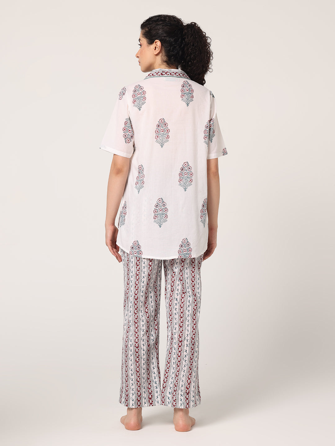 WHITE- GREY  HAND BLOCK PINTED FULL NIGHT SUIT