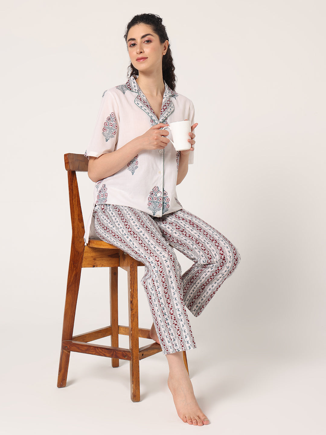 WHITE- GREY  HAND BLOCK PINTED FULL NIGHT SUIT