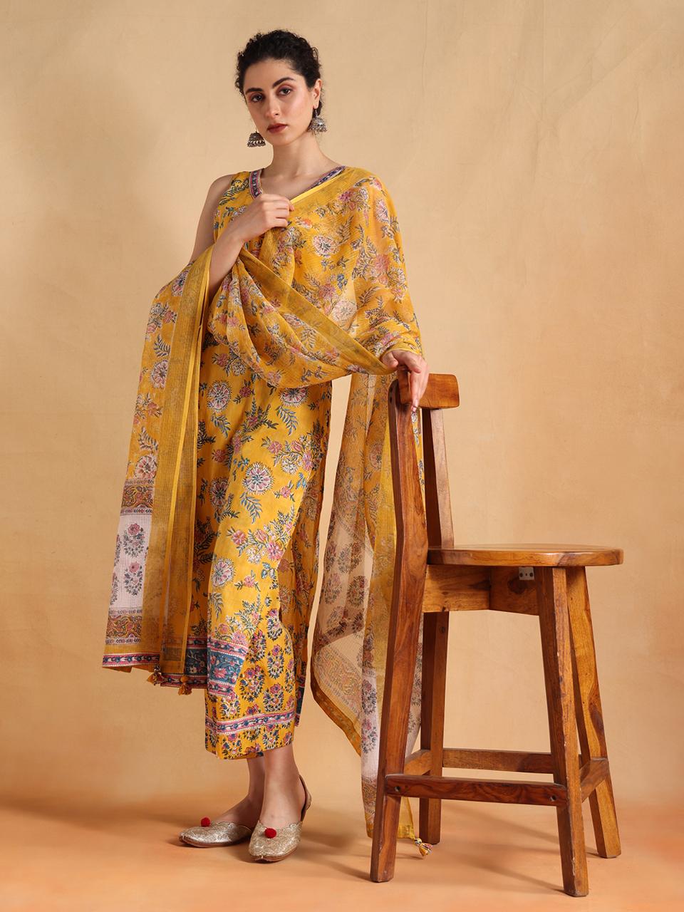 YELLOW SLEEVE LESS SUIT