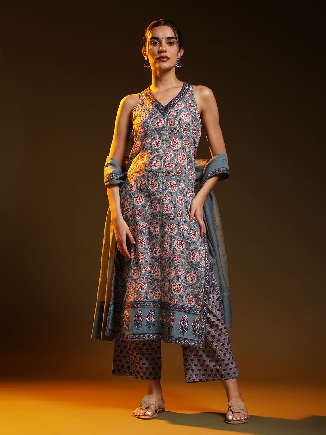 Dark Grey Sleeve-less Suit