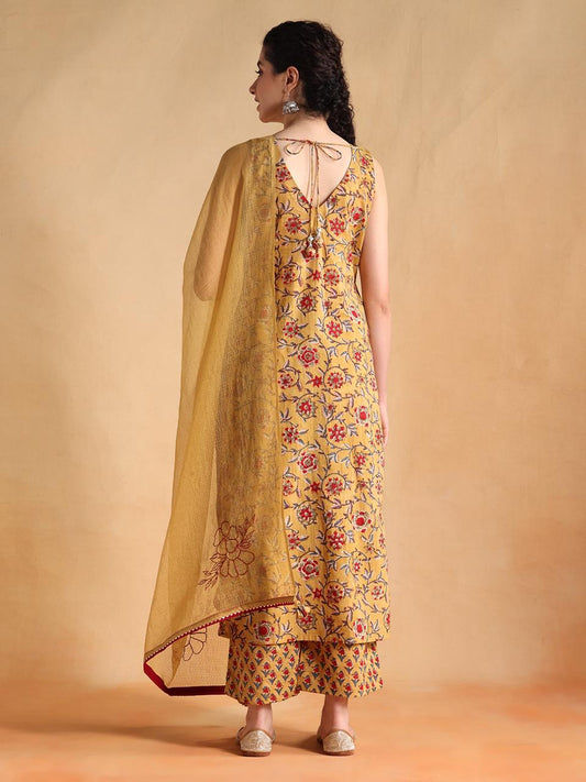 MUSTARD SLEEVE-LESS SUIT