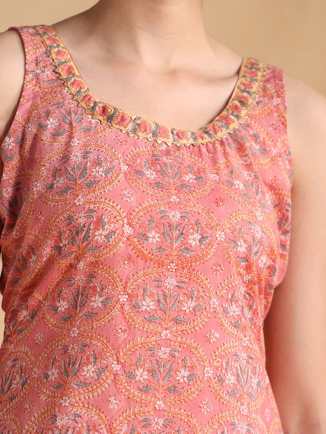 PEACH SLEEVE-LESS SUIT