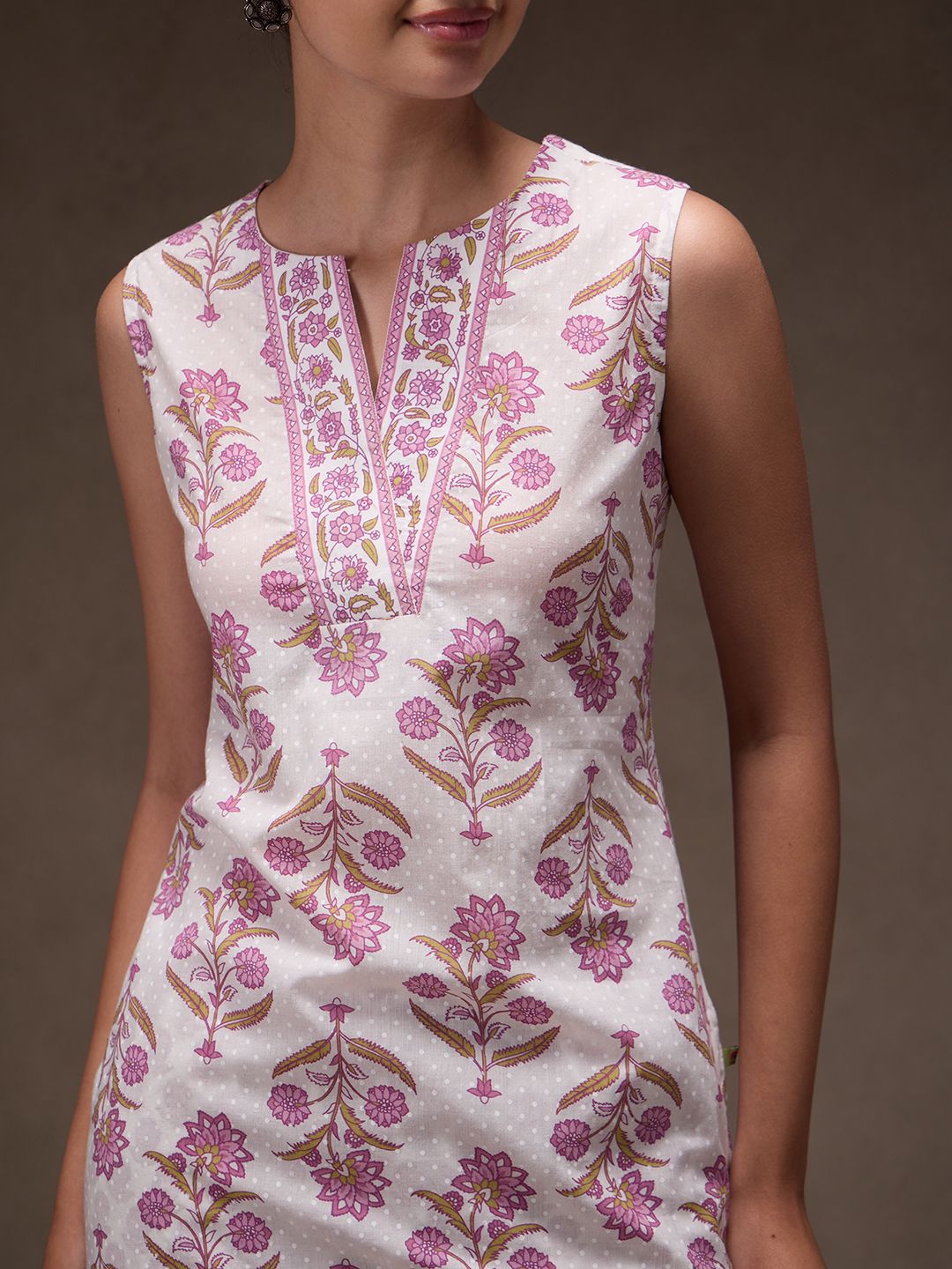 White-Pink Sleeve-Less Suit