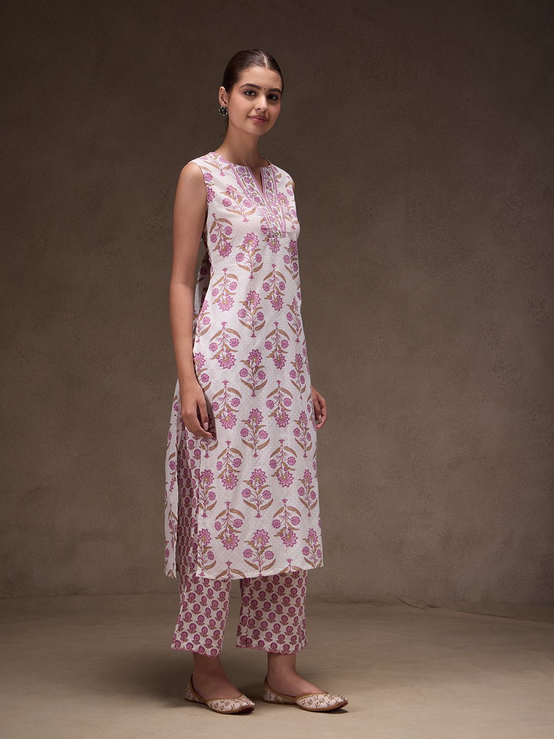White-Pink Sleeve-Less Suit