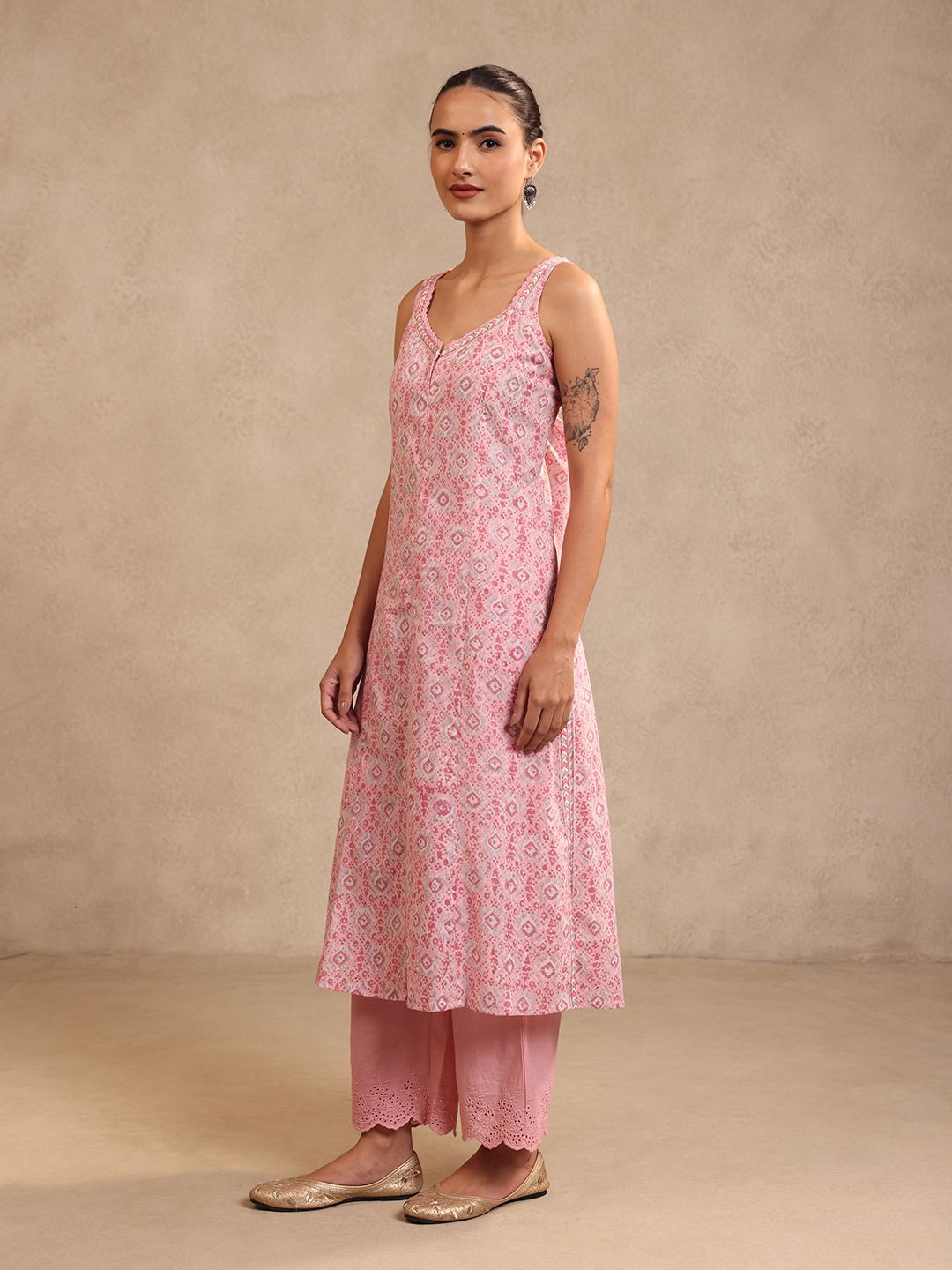 PINK SLEEVE-LESS SUIT