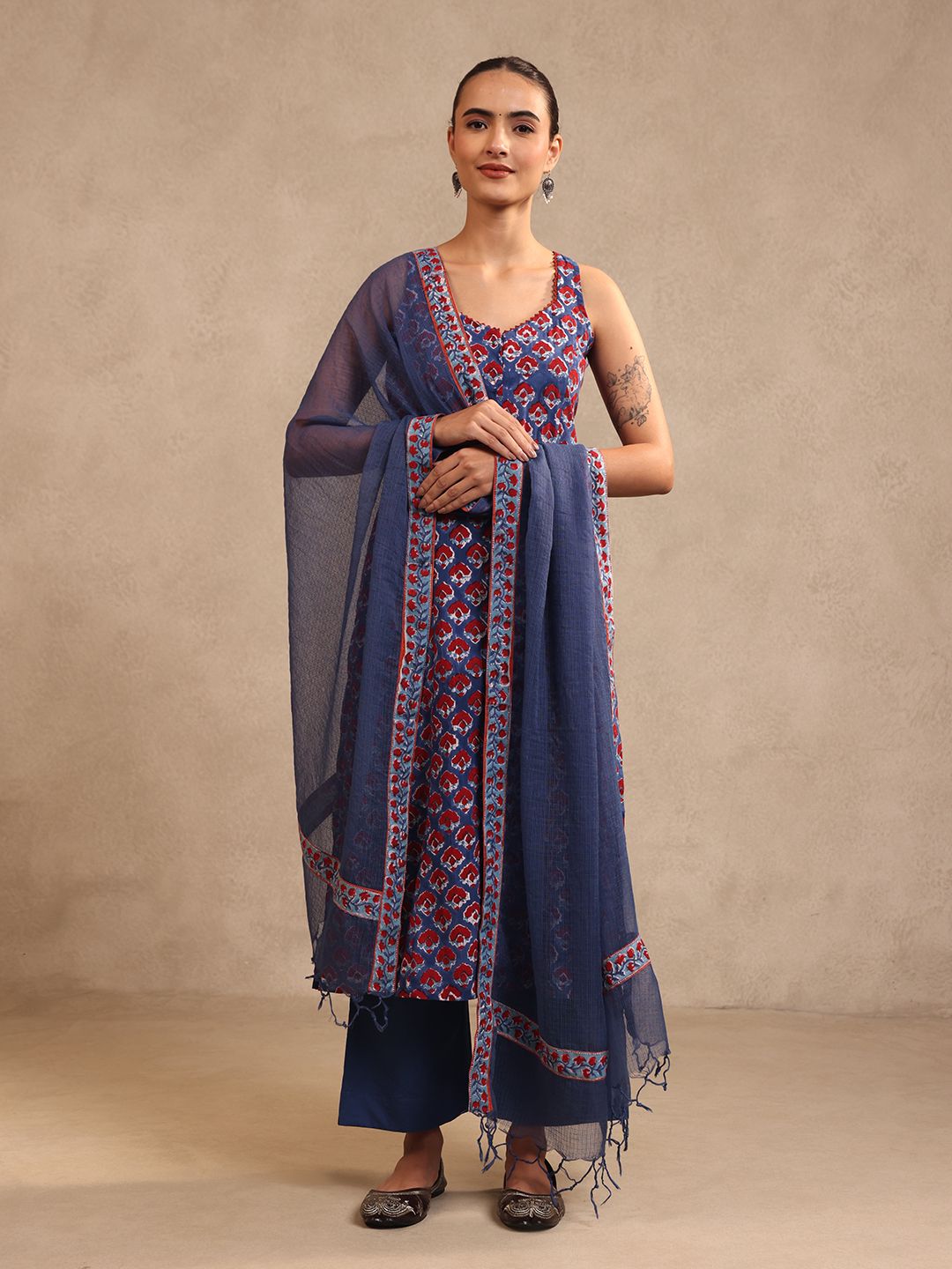 DARK BLUE SLEEVELESS SUIT