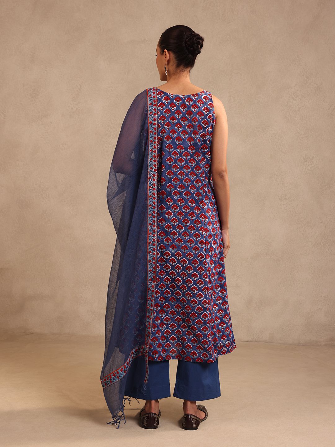 DARK BLUE SLEEVELESS SUIT